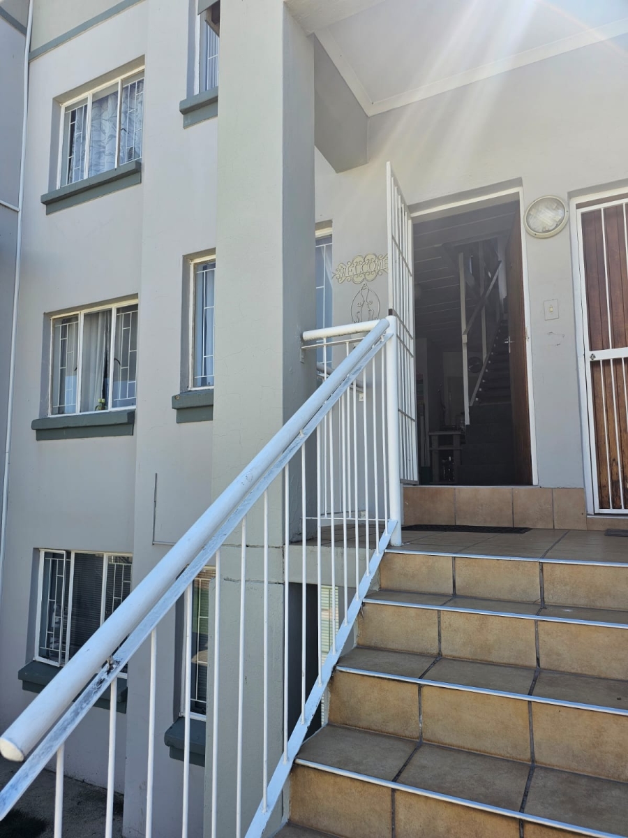 To Let 3 Bedroom Property for Rent in Kannoniers Park North West